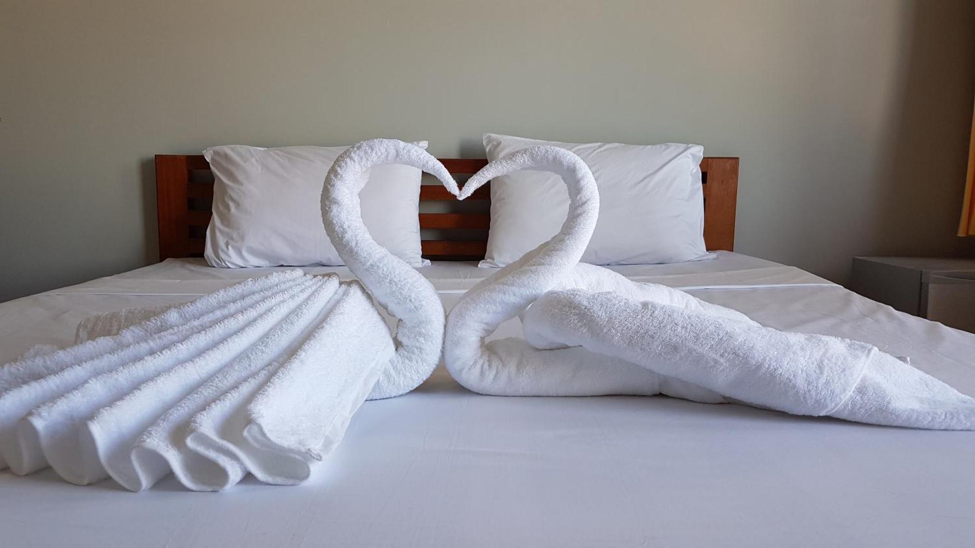 Two Moons Resort Кампот Екстериор снимка